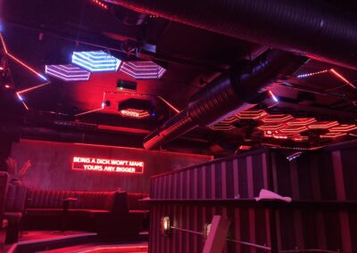 Ombygning af Rustik Aarhus natklub med nyt lysdesign og LED-effekter