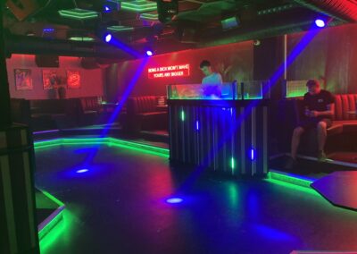 EPIC Booking installerer specialdesignede lysløsninger i natklub